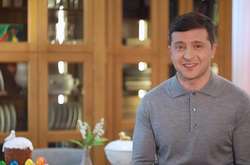 Колбаска с хреном, сало и вареники ... Первое пасхальное обращение Зеленского (видео)