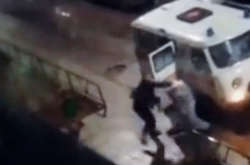 Росіяни побили медика, який приїхав взяти аналіз на коронавірус (відео)