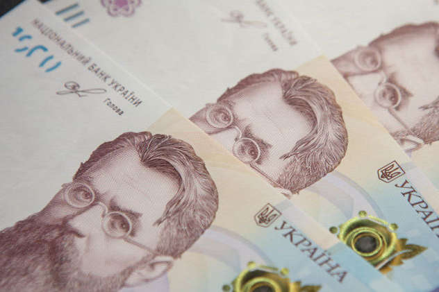 Новые правила платежей: без паспорта разрешат переводить не более 5 тыс. грн