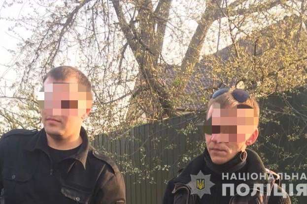 Поліція Київщини затримала двох паліїв очерету на скутерах (фото)
