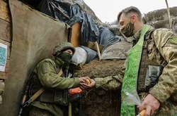 Защитники Украины отметили Пасху в окопах