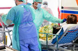 Кількість зареєстрованих смертей через коронавірус збільшилася на 83 людини. Це на 59 осіб менше, ніж вчора, коли повідомлялося про 142 загиблих