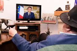  Хоча сама заборона на відвідування  будинків для літніх людей скасовується, одночасно прийти зможуть бути не більше двох родичів 