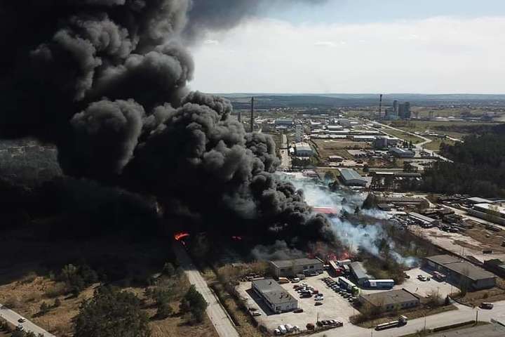 Вчора у Польщі сталася масштабна пожежа на полігоні з хімічними відходами (фото, відео)