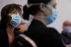 Коронавирус может передаваться даже во время разговора