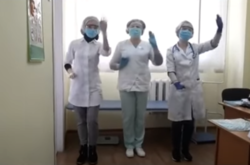 Луцкие медики станцевали «антикоронавирусный танец» (видео)