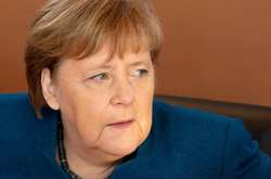 Меркель закликає не поспішати зі зняттям карантину