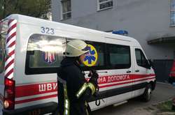 Рятувальники передали потерпілого медикам швидкої