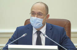 Під час наради детально обговорили виплати лікарям та медичному персоналу, який нині задіяний у боротьбі з поширенням хвороби