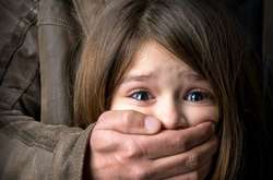 Киянин, затриманий за розбещення дівчинки, виявився серійним педофілом