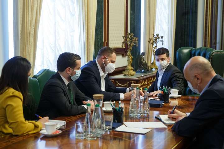 У Зеленського анонсували продовження карантину в Україні
