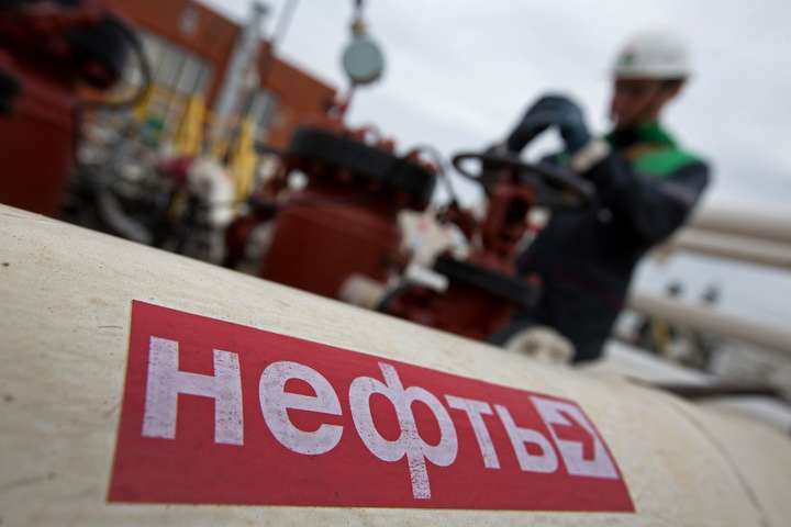 Росії доведеться зупиняти нафтовидобуток - зберігати її ніде