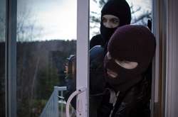 У центрі Києва злодії «обчистили» салон смартфонів