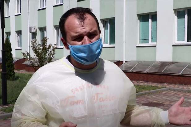 Закарпатський лікар, який тиждень провів з хворими на Covid-19, емоційно звернувся до українців (відео)