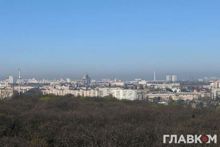 Київ знову у десятці міст світу з найбруднішим повітрям