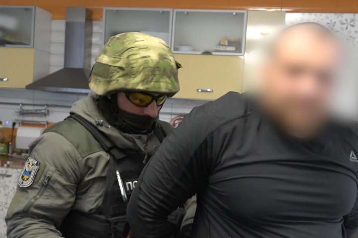 У Києві затримано групу наркодилерів із рекордною партією метадону (фото, відео)