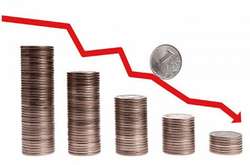 Російська валюта продовжує падати