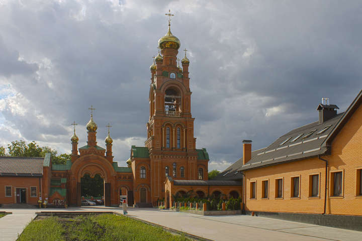 Новий епіцентр коронавірусу у столиці - монастир Московської церкви у Голосієві