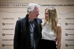  Супруги вместе уже пять лет 
  