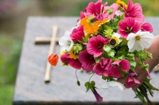«Не йдіть на кладовища!»: Кличко нагадав киянам про перенесення поминальних днів