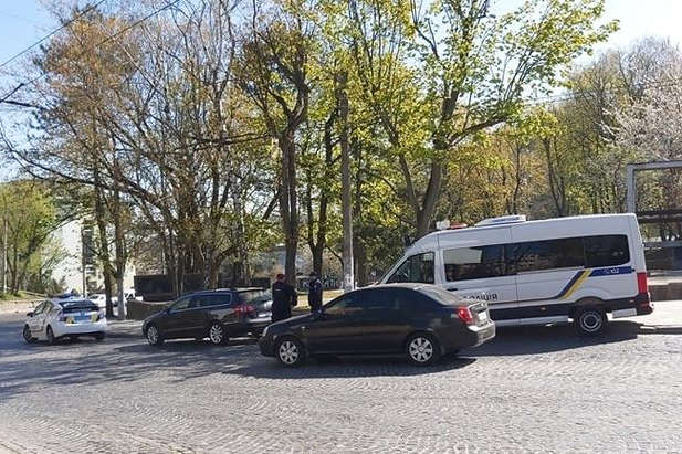 У Львові обстріляли автомобіль волонтера