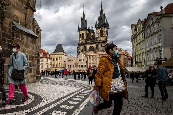 У Чехії послабили карантин і дозволили громадянам виїжджати за межі країни