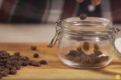 Не пийте каву натщесерце. Випита на голодний шлунок кава стимулює вироблення ферментів