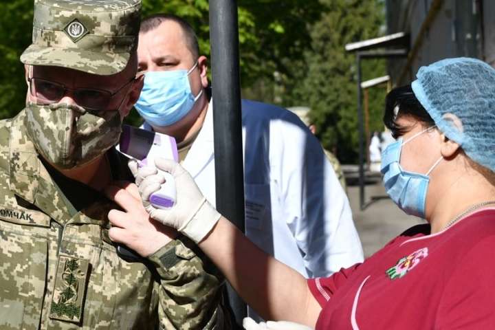 Коронавірус виявлено ще у шести українських військовослужбовців