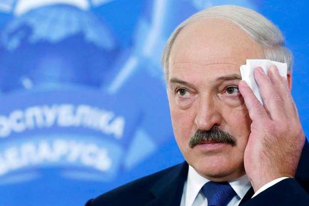 Лукашенко всупереч коронавірусу поїхав на суботник садити дерева