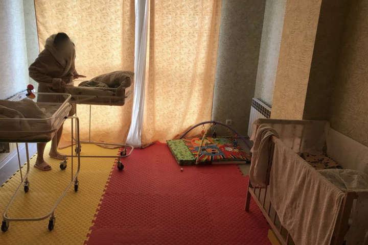 У Києві викрили масштабну схему продажу немовлят за кордон