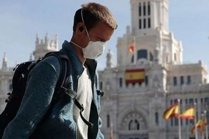 Влада Іспанії послаблює карантин: людям дозволять виходити на прогулянки