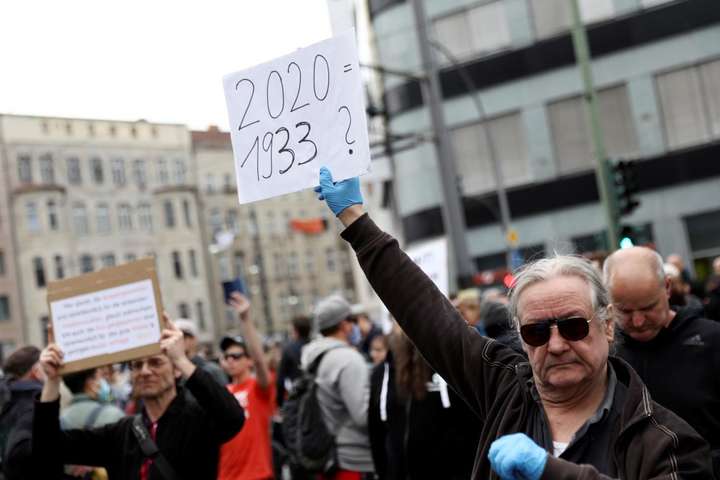 У Німеччині близько тисячі людей протестували проти карантину