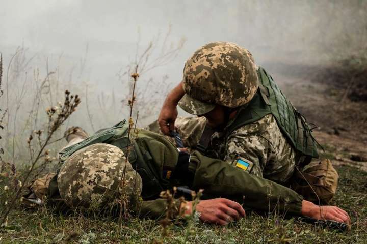 Бойовики з гранатометів поранили українського військового