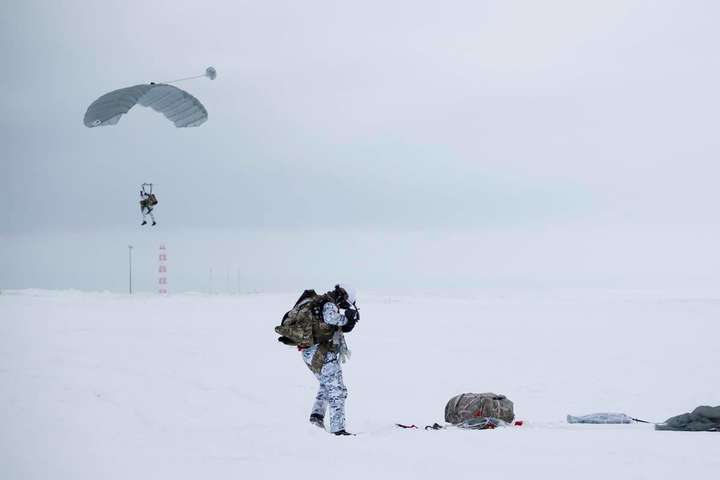 Російські війська проводять навчання з окупації Арктики (фото)