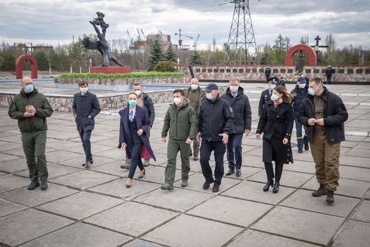 Зеленський побував у Чорнобильській зоні, але з працівниками не поспілкувався «через брак часу»