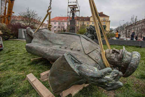 РФ прислала в Чехію спецагента з отрутою після демонтажу радянського пам’ятника