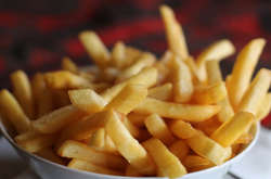 Бельгійців закликали їсти вдвічі більше картоплі фрі під час пандемії