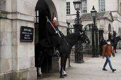 Британія слідом за Італією збирається пом’якшити карантин, — ЗМІ