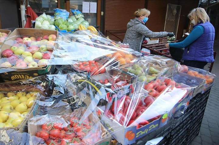 Мэр Львова просит Кабмин открыть продуктовые рынки