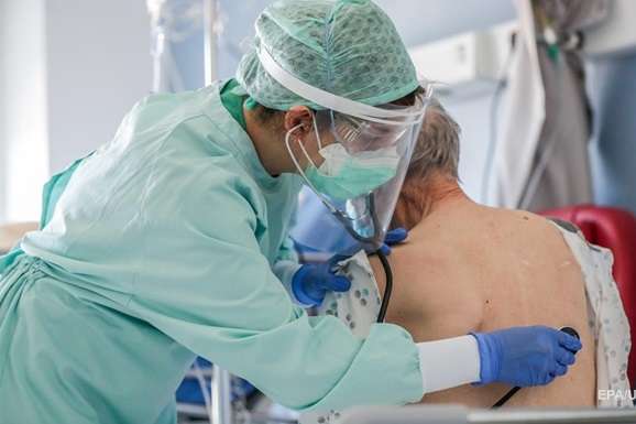 У київських лікарнях з діагнозом пневмонія перебувають понад 400 осіб