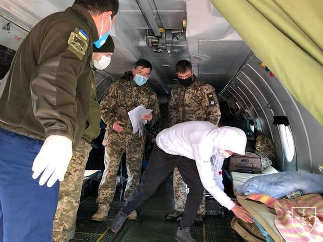 В українському війську медики виявили 53 хворих на Covid-19