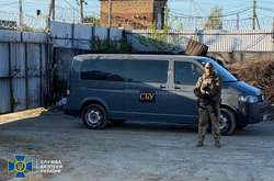  Наразі проводяться обшуки за місцем розташування підпільних підприємств, уже виявлено понад 100 тонн спиртової продукції 