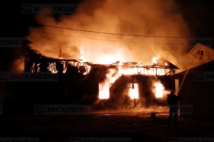 У Росії двоє дорослих і шестеро дітей загинули під час пожежі (відео)