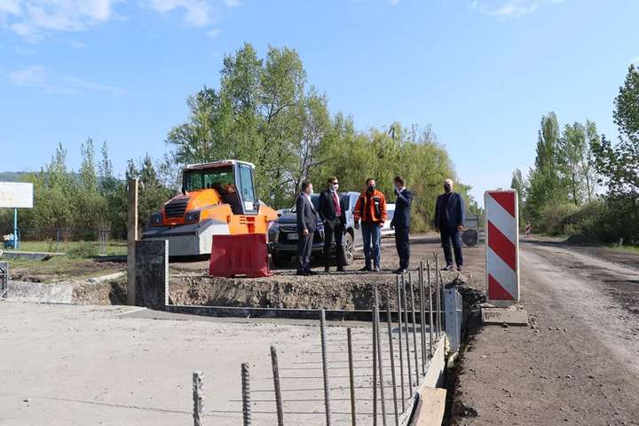 Активисты пожаловались на некачественное строительство дороги Иршава-Виноградов