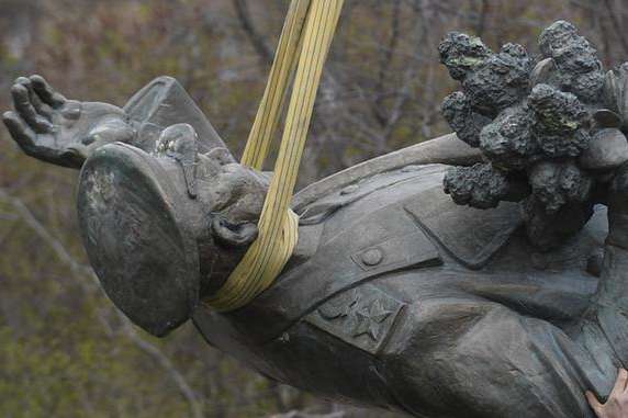 Демонтаж памятника Коневу в Праге и яд из Кремля