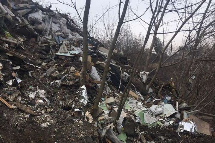 У Києві виявлено масштабне сміттєзвалище: збитки перевищують 30 млн грн (фото)