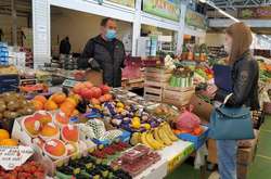 На продовольчі ринки будуть допускатися працівники, продавці і покупці виключно в медичних масках або респіраторах через обов'язковий температурний скринінг