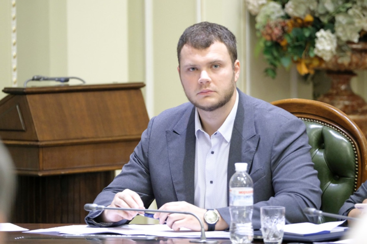 Ексдепутат звинуватив міністра Кликлія в тому, що українці застрягли в Еміратах