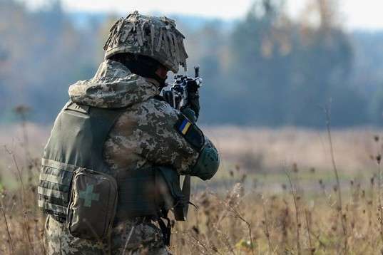 На Донбасі бойовики вісім разів зривали режим тиші поранений боєць ЗСУ (мапа боїв)