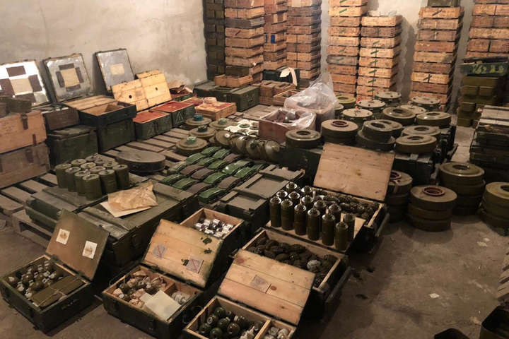 В Україні виявили найбільший з початку війни арсенал зброї (фото)
